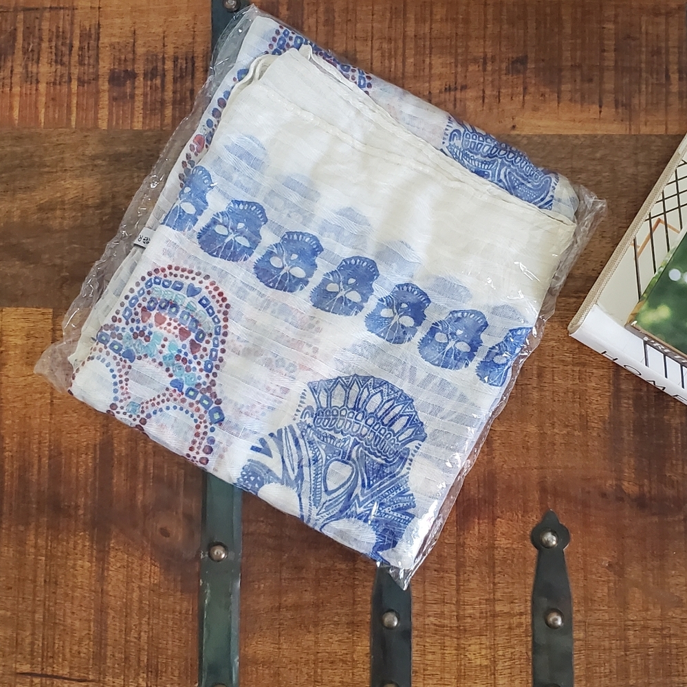 🤍💙 Sugar Skull Scarve 💙🤍 - Picture 4 of 5